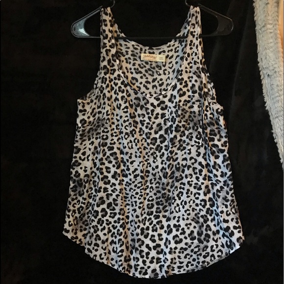 Women’s Top - Picture 2 of 5